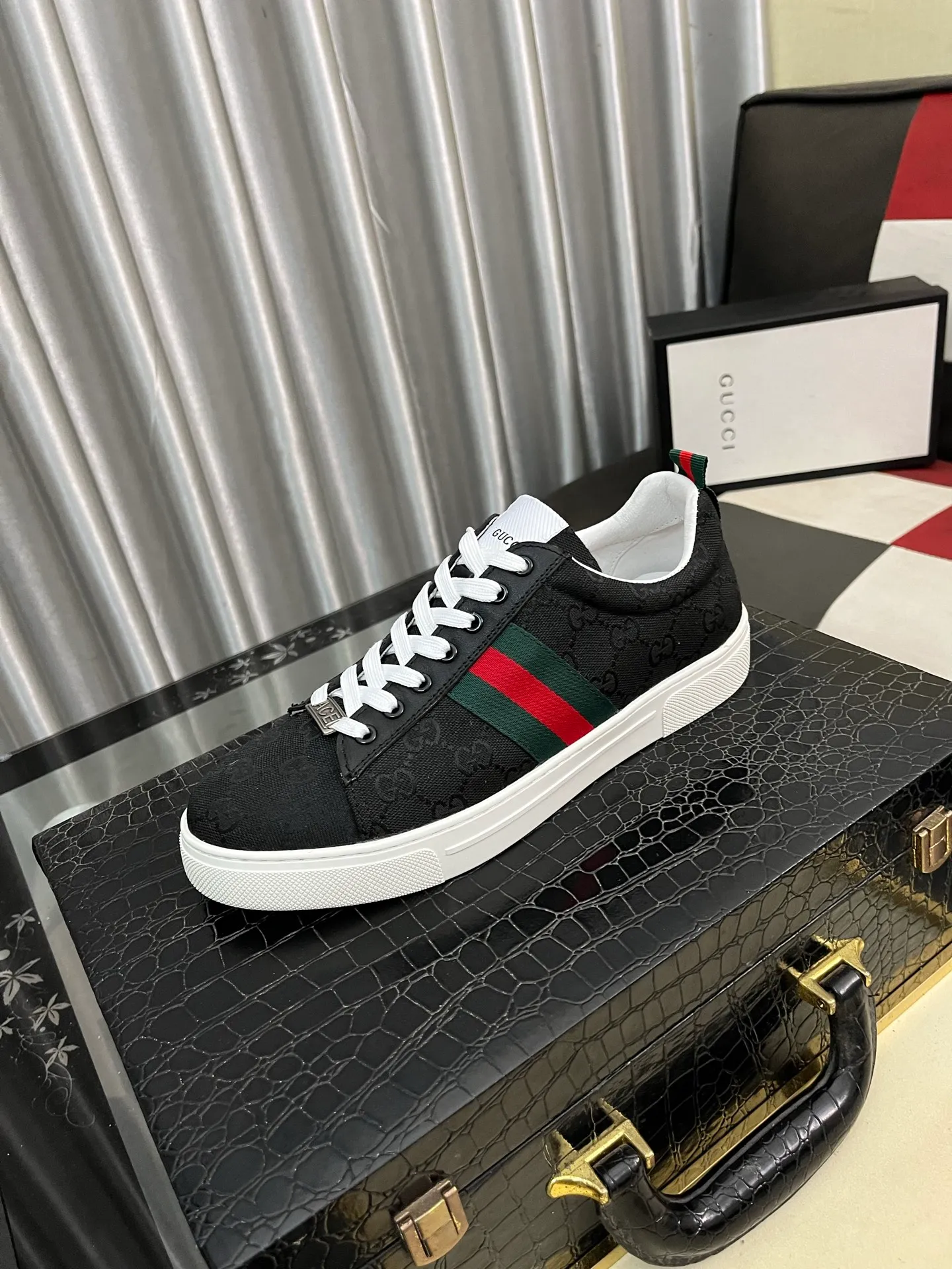 Men's Men's Shoes💰420⌚️⌚️【GUCCI】Gucci men's latest white shoe series casual shoes! The official website is built 1:1. Upper: Made of imported cowhide, with electric embroidery ➕Inner lining: Made of high-quality first-layer pigskin, soft and comfortable. Picky material selection and exquisite workmanship give you the best enjoyment. Size: 38-443️⃣Colors available